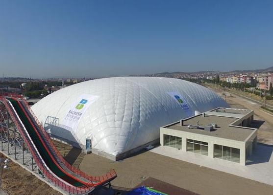 `充气式膜结构工程优缺点`