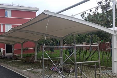 `膜结构车棚膜布材料分多少种？`