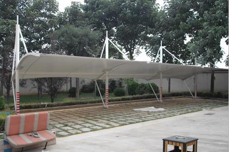 `膜结构停车棚保养问题`