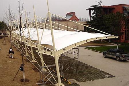 `膜结构汽车棚用什么膜？`