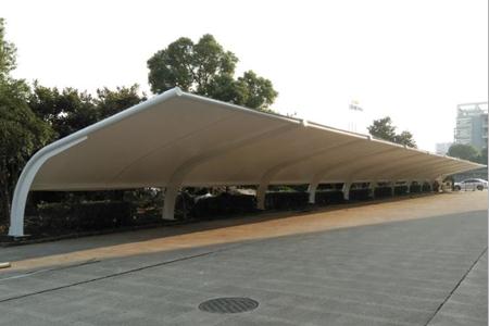 `膜结构汽车棚什么样的款式好？`