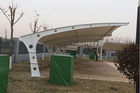 `膜结构车棚定做价格会不会很贵？`