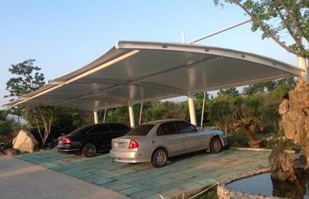 `膜结构停车棚是什么材质？`