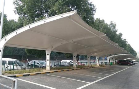 `怎么安装膜结构停车棚？`