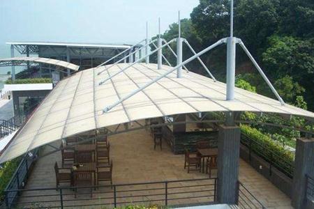 `膜结构遮雨棚的优缺点`