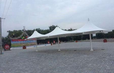 `户外膜结构雨棚定做批发便宜吗？`