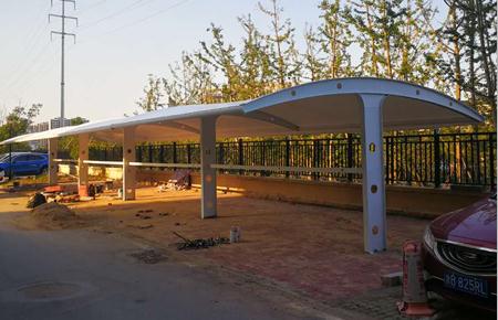 `膜结构车棚膜材安装方法`