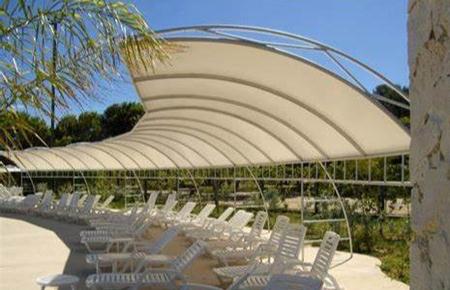 `张拉膜结构雨棚基础怎么做？`