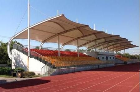 `学校膜结构操场看台造价影响因素`