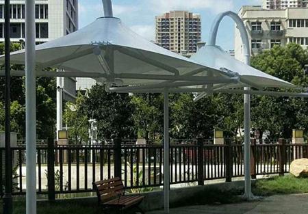 `膜结构遮雨棚寿命和优点`