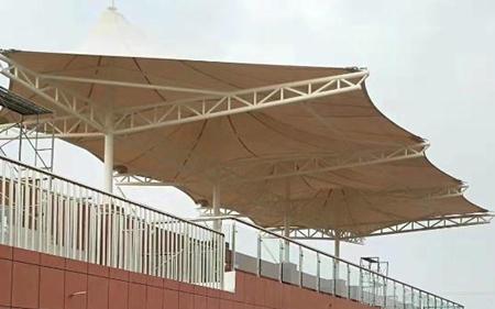 `运动场看台膜结构价格`